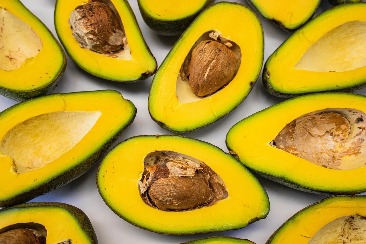 A halved avocado showing the large pit.