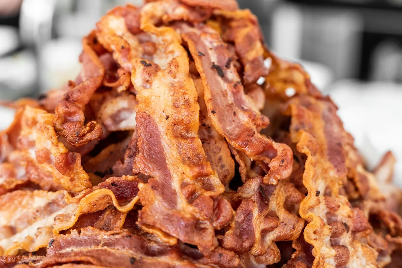 A pile of crispy cooked bacon strips.