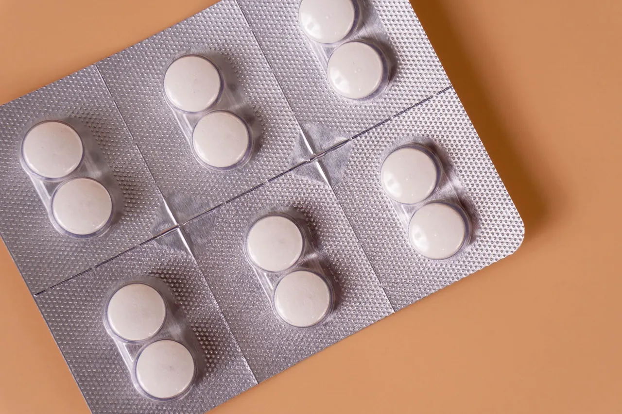 White tablets in a blister pack.